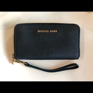 Michael Kors wristlet wallet black.